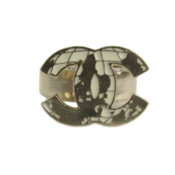 CHANEL 51FR CC world map ring in gilt metal