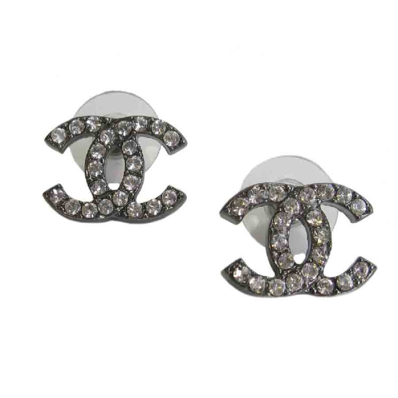 Boucles d'oreille CHANEL "CC" strass et métal ruthénium 