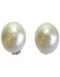 CHANEL Couture clip-on earrings in pearly molten glass