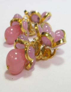 MARGUERITE DE VALOIS pendants pink flowers clip-on earrings in molten glass