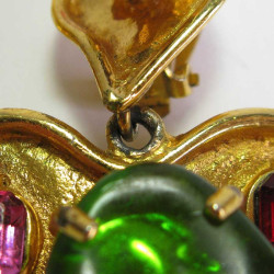 Boucles d'oreille clips CHRISTIAN LACROIX coeur pendant en métal doré et pierres fantaisies