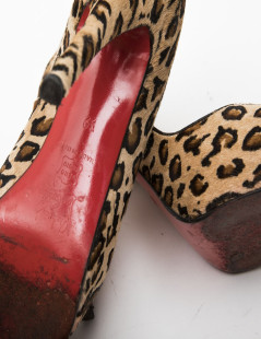 Escarpins T 39 CHRISITAN LOUBOUTIN effet léopard