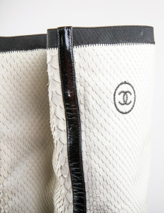 Cuissardes T 37 CHANEL en python blanc