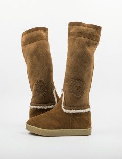 Bottes T 40  CHANEL en peau retournée camel