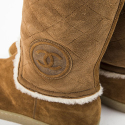 Bottes T 40  CHANEL en peau retournée camel