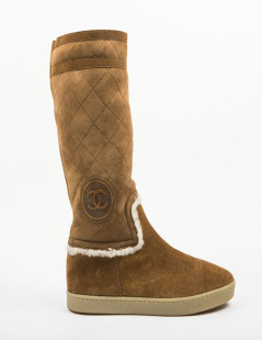 Bottes T 40  CHANEL en peau retournée camel