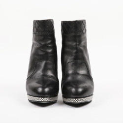 Boots T 39.5 CHANEL cuir d'agneau noir et grille argent palladié