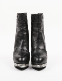 CHANEL boots Size 39.5 in black lambskin leather and palladium metal grille 