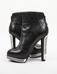 CHANEL boots Size 39.5 in black lambskin leather and palladium metal grille 