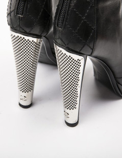 CHANEL boots Size 39.5 in black lambskin leather and palladium metal grille 