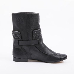 Boots T 37.5 CHANEL cuir de veau noir vieilli 