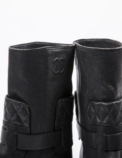 CHANEL boots size 37.5FR in Black aged leather