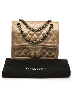 Sac CHANEL "Paris-Shanghai" satin duchesse doré