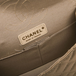 Sac CHANEL "Paris-Shanghai" satin duchesse doré