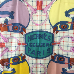 Châle HERMES 'Sellier' en cachemire et soie parme, crème et jaune