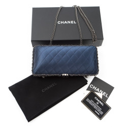 Sac minaudière CHANEL satin de soie bleu nuit