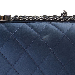 Sac minaudière CHANEL satin de soie bleu nuit