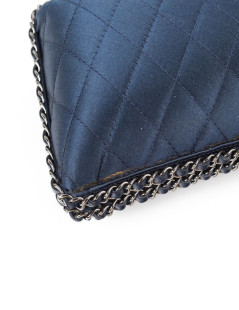 Sac minaudière CHANEL satin de soie bleu nuit