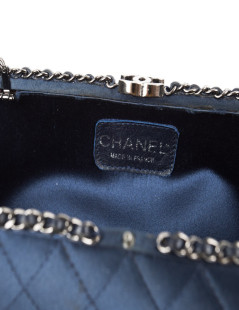 Sac minaudière CHANEL satin de soie bleu nuit