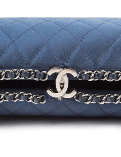 Sac minaudière CHANEL satin de soie bleu nuit