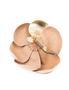 CHANEL vintage camellia brooch in beige leather and gilt metal