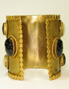 MARGUERITE de VALOIS Couture cuff bracelet in gilt metal and molten glass cabochons