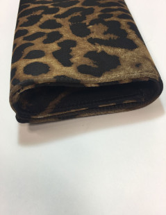 YSL SAINT LAURENT clutch in leopard printed satin and rhinestones