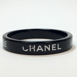 Bracelet CHANEL en plexiglass noir