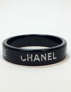 Bracelet CHANEL en plexiglass noir