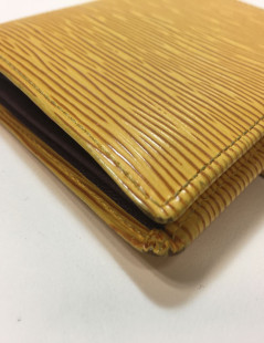 Porte cartes LOUIS VUITTON en cuir épi jaune