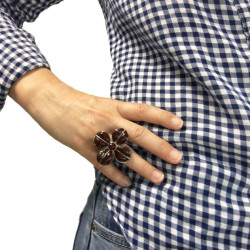 CHANEL flower ring in gilt metal and brown resin Size 53FR