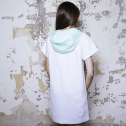 Robe sweat COURREGES blanche et capuche verte