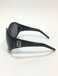 Lunettes de soleil FENDI monture noire