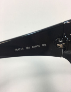 Lunettes de soleil FENDI monture noire