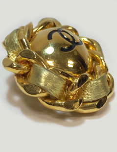  CHANEL vintage clip-on earrings in gilt metal and golden leather