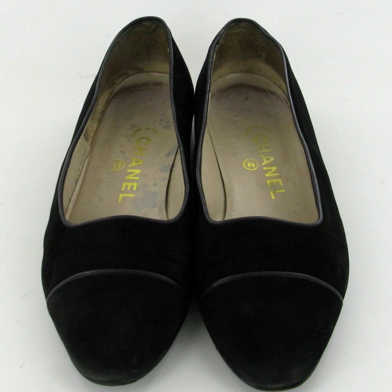 Pin by Bushra Giraud on heels  Shoes heels classy, Black high heels, Black  louboutin heels