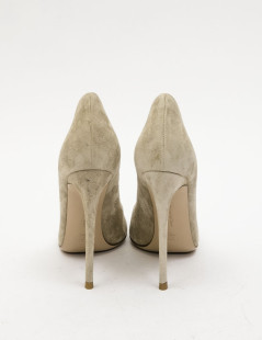 Escarpins T 37 GIANVITO ROSSI veau velours beige clair