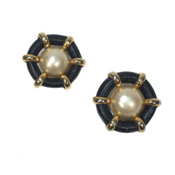 CHANEL Vintage clip-on earrings