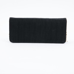 Pochette CHANEL en tissu noir et chaîne dorée