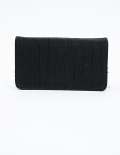 Pochette CHANEL en tissu noir et chaîne dorée