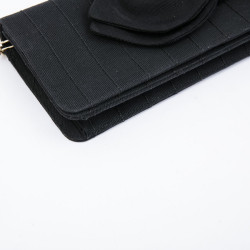 Pochette CHANEL en tissu noir et chaîne dorée