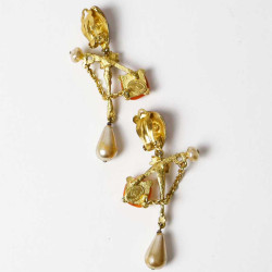 Boucles d'oreilles Clips CHRISTIAN LACROIX strass et nacre vintage