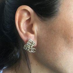 CHANEL leaves stud earrings in matte gold metal, rhinestones and pearls