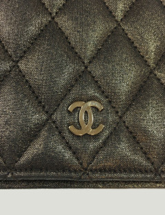 CHANEL wallet in gold-plated canvas