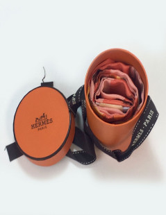 Twilly HERMES "Mors et Gourmettes " en soie vichy rose