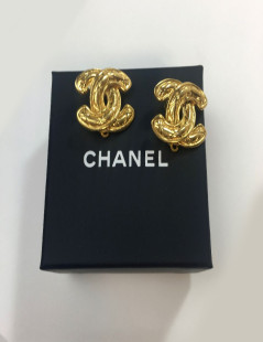 Boucles d'oreille clips CHANEL CC vintage dorés