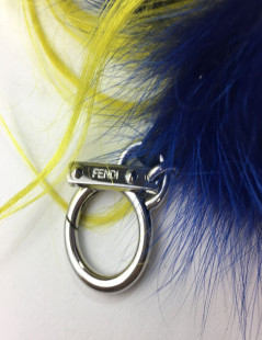 Bijou de sac FENDI Fendirumi Bug-Kun en vison bleu et jaune