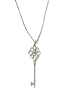 Collier TIFFANY & Co chaîne argent et Clef ajourée