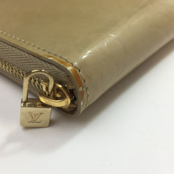 Porte-monnaie LOUIS VUITTON en cuir monogram beige verni