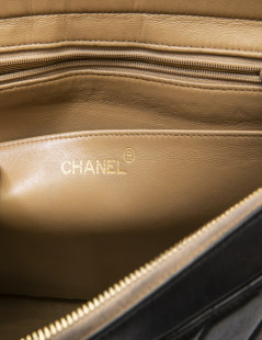 CHANEL vintage jumbo bag in black quilted leather